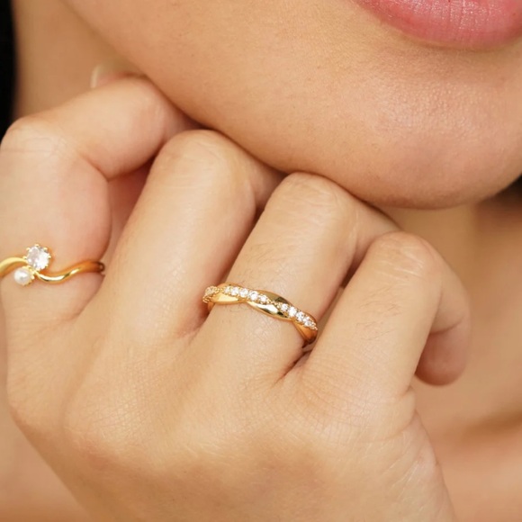 Aurora Gold Crystal Ring - Picture 5 of 5